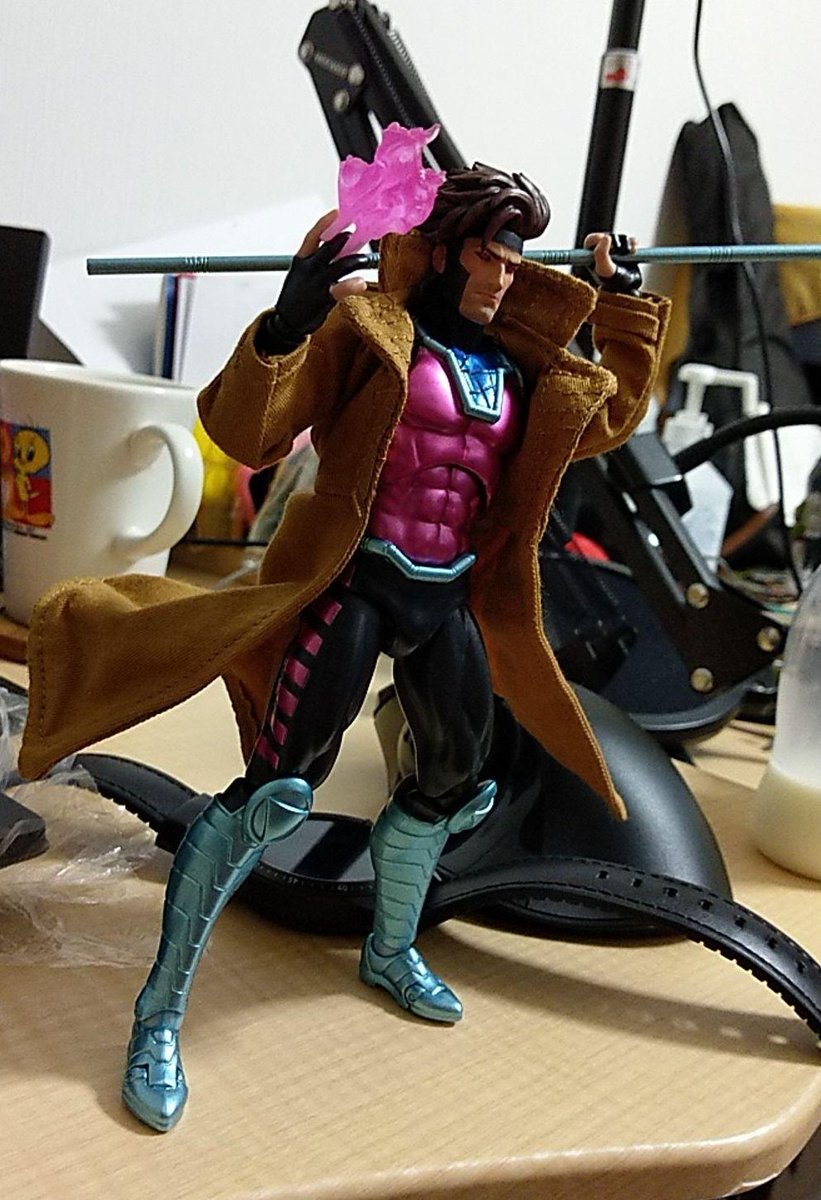 TetsToys's tweet image. Paint me like one for your french girls. Staff and flamey cards look nice. Wire in bottom of coat is handy. Swooshy effects✅ even has wire in collar for attitude up or normal dude down. Coat feels decent quality too. #mafex #マフェックス