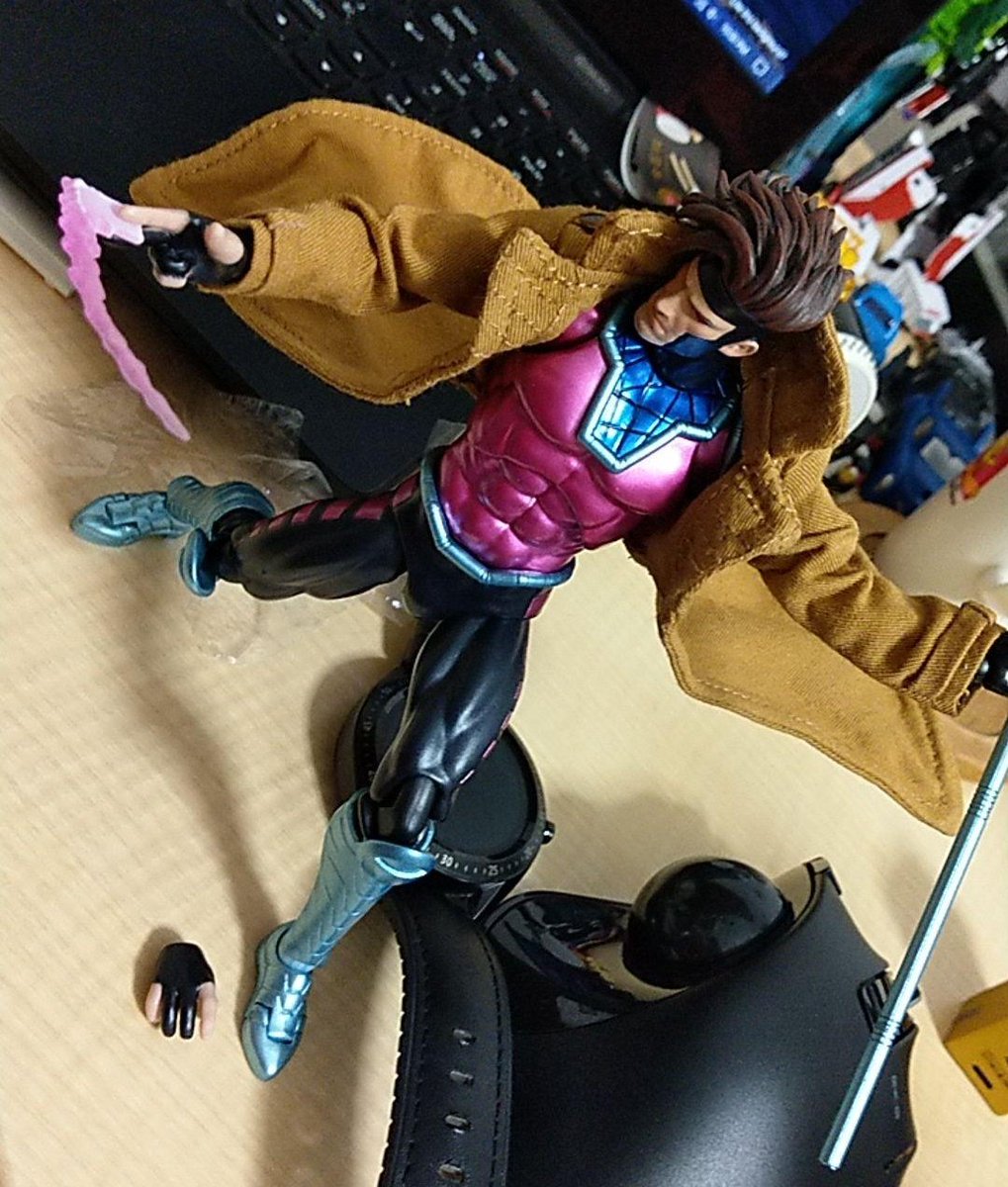 TetsToys's tweet image. Paint me like one for your french girls. Staff and flamey cards look nice. Wire in bottom of coat is handy. Swooshy effects✅ even has wire in collar for attitude up or normal dude down. Coat feels decent quality too. #mafex #マフェックス