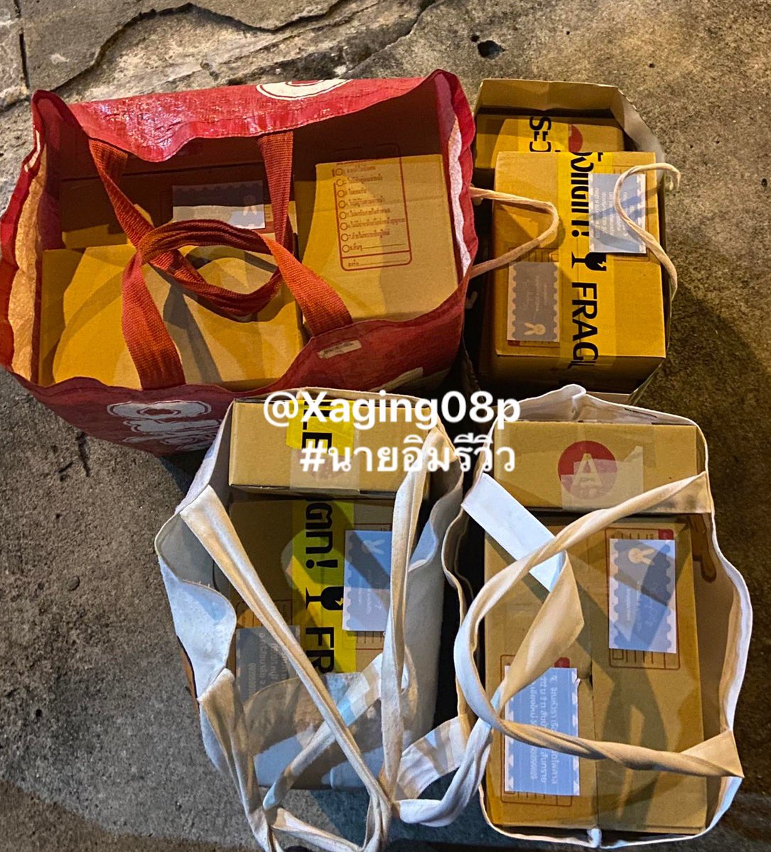 Xaging08p's tweet photo. กำลังส่งของนะคับบ เดียวจะทยอยเลขแทรคน้า รอรับของกันได้เลยค้าบ ขอบคุณ24บ้านมากๆคับ🙏🥺🥺❤️❤️ #นายอิมรีวิว https://t.co/gy67947o66