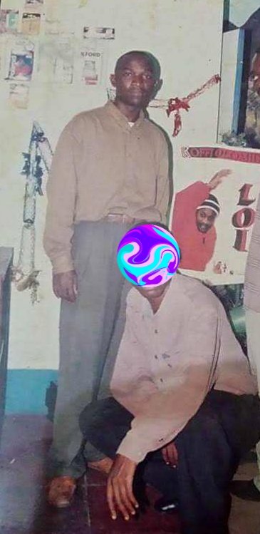 sergewabula's tweet photo. @dadamukuzo @Dnsport2 #entreparentheses, je me rappelle avoir été fouetté et doigté comme un shegué par la soldatesque de Mzee Laurent Desiré Kabila sur cette route parce que je venais juste de passer au travers de 3 pierres comme barriere!!! J'ai dû quitter le pays depuis!!! https://t.co/zrajuhReqg