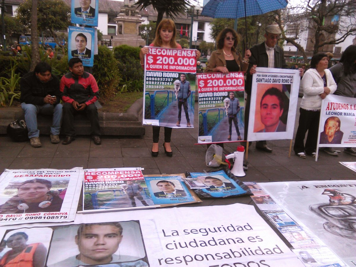 Al día siguiente 17 de mayo del 2013 fui junto con mi familia a denunciar la desaparición de mi hijo #DavidRomoCórdova  en la Policía Judicial <a href="/CesarCordovaEc/">César Córdova Valverde</a> <a href="/alexa_co2000/">ALEXANDRA CÓRDOVA MADRE DE DAVID ROMO DESAPARECIDO</a> <a href="/GabrielaBermeoV/">Gabriela Bermeo Valencia ⚖️📚✈️☕🍷</a> <a href="/albajalon73/">alba jalon</a> <a href="/DEFENSORIAEC/">Defensoría del Pueblo de Ecuador</a> <a href="/FiscaliaEcuador/">Fiscalía Ecuador</a> <a href="/JuanPablo_Alban/">Juan Pablo Albán</a> <a href="/esmeraldatroiti/">Esmeralda Arosemena de Troitiño</a>