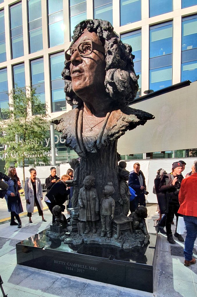 This is an incredible sculpture. New details to find everywhere!
#monumentalwelshwomen 
#bettycampbellmonument