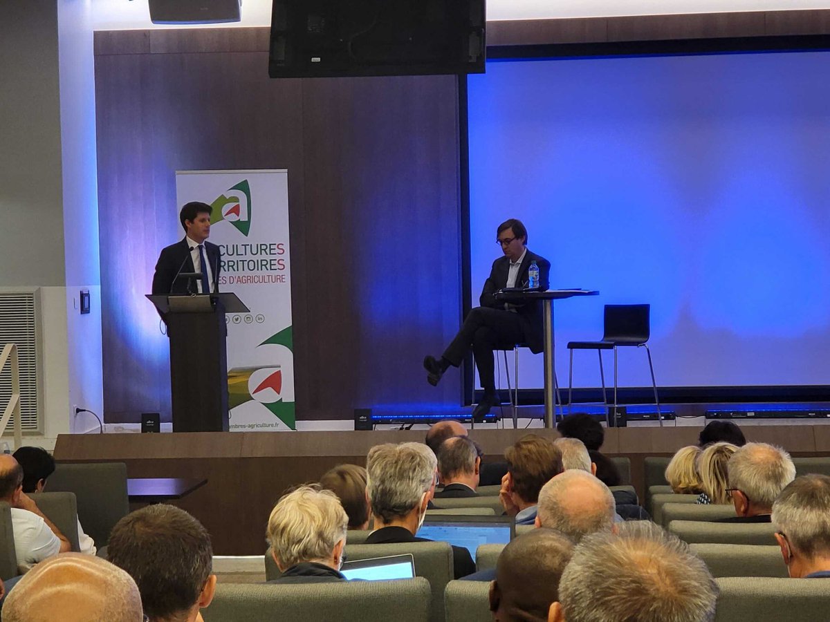 ChambagriFrance's tweet photo. Les #ChambAgri sont aussi les interlocuteurs des territoires ruraux, essentiels pour avancer notamment sur les incompréhensions dans la société. @J_Denormandie a souligné la qualité, l'expertise et le volontarisme des Chambres dans les territoires. https://t.co/4S2jJ6bY3G