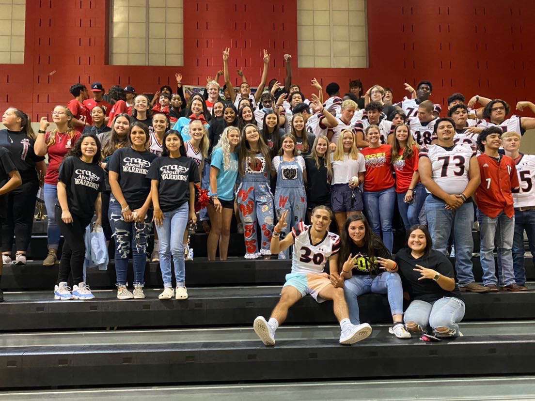 LilyFarias11's tweet photo. Class of ‘22 #BOB21 #VWHS @VictoriaISD https://t.co/PXpPA2W0yh