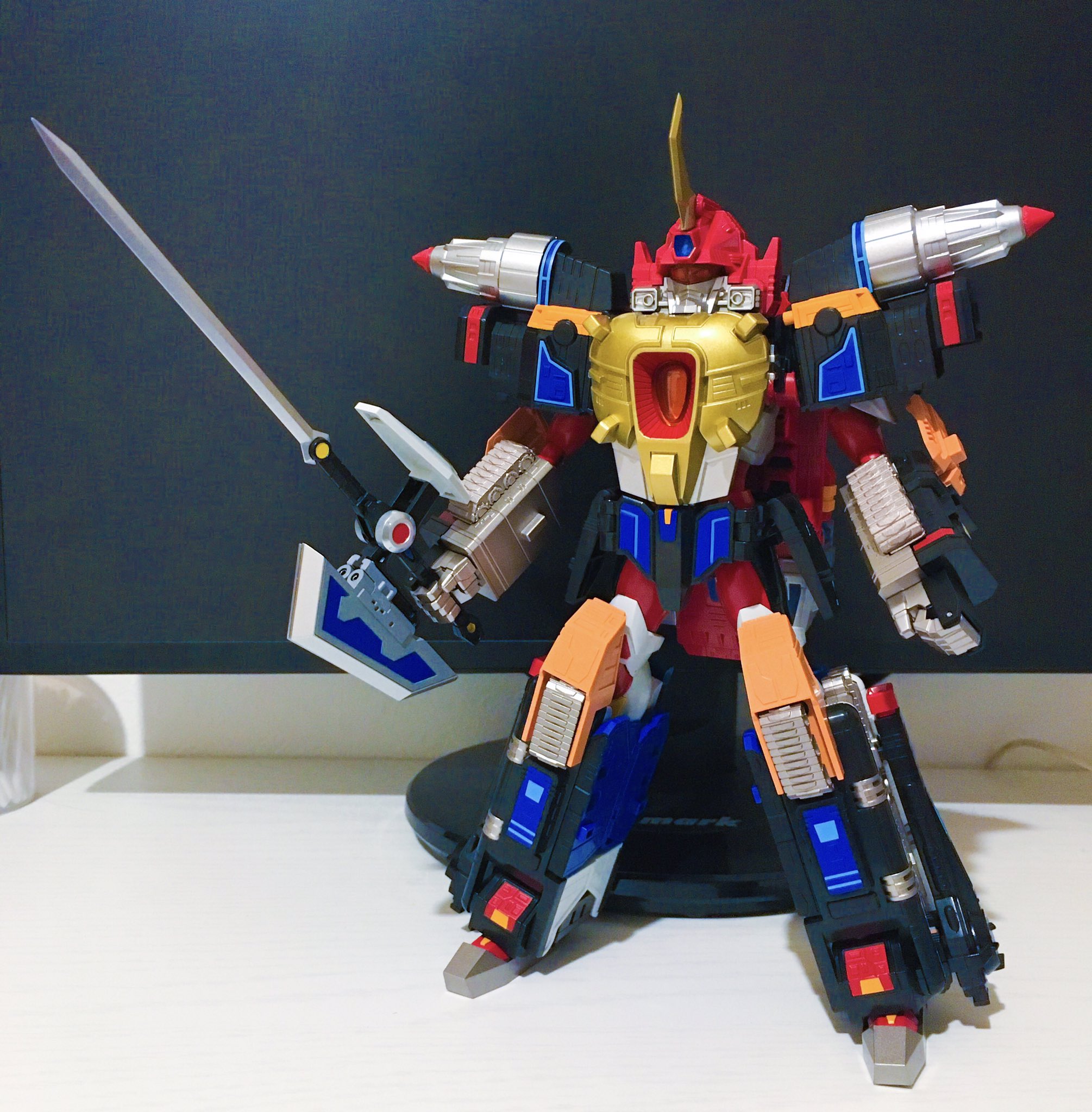 サンダーグリットマン 胸元が少しへんこで居ますドライヤーで温めて直して見てね Drive with “The child”. Don't take the round handle you
