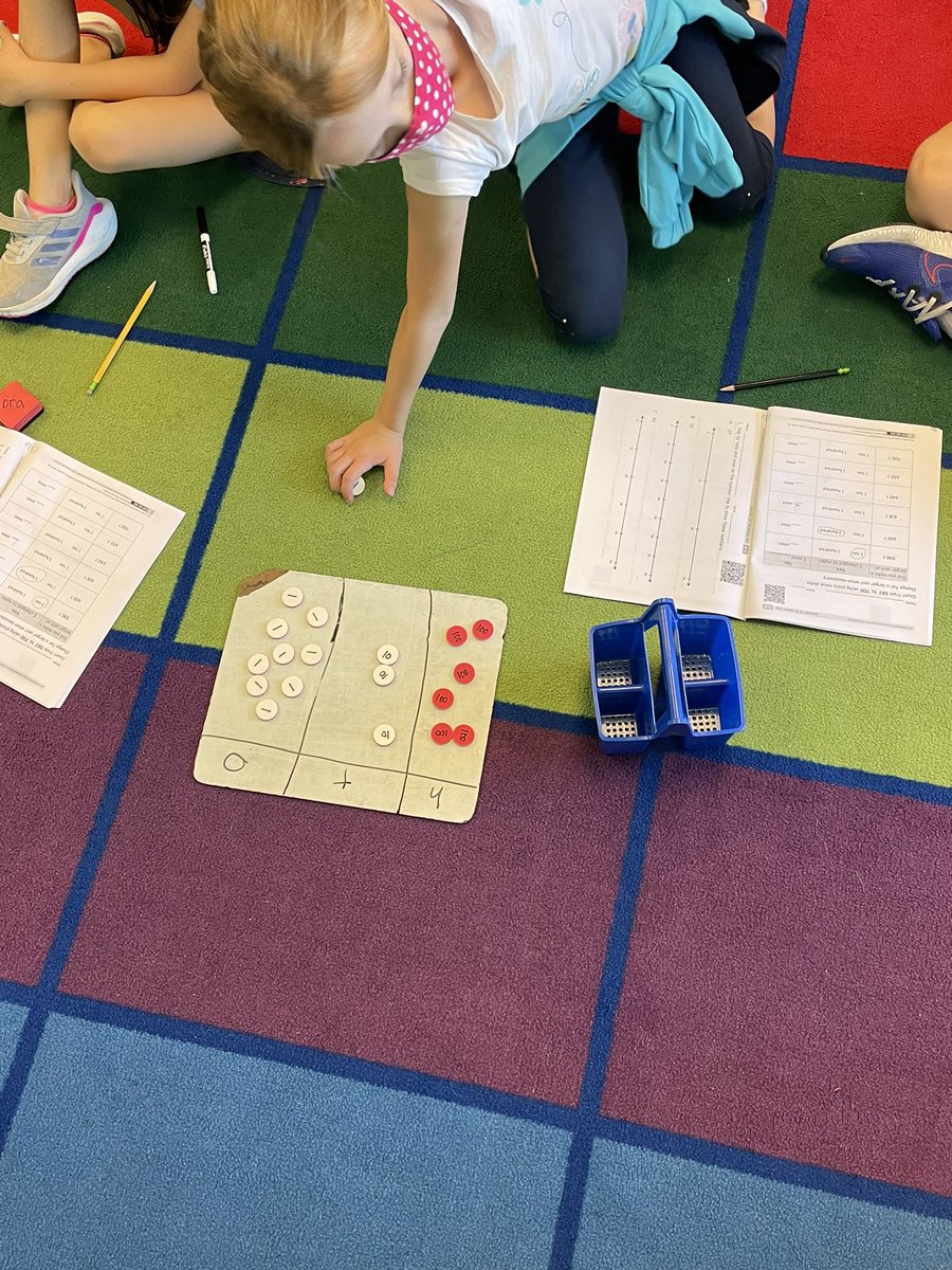 2AHappenings's tweet photo. We are building three digit numbers and working on our place value knowledge! https://t.co/M2O9kPnX4P