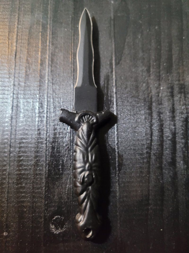 MerchantDark's tweet photo. Sting them with magic! This is the Black Widow spider dagger. With a black kriss style blade and hilt, it is decorated with a spider. Visit: https://t.co/Q58FJRDVTt https://t.co/jcJoDnlBjG