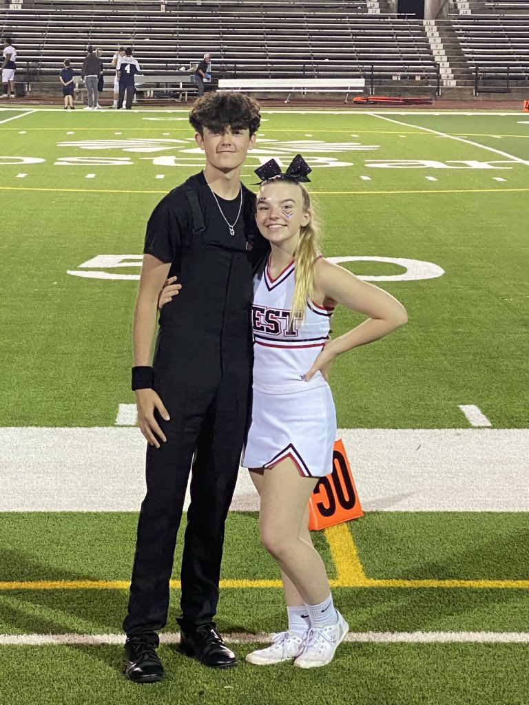 Jessiecat2040's tweet photo. ❤️🖤🤍❤️🖤🤍❤️🖤🤍#bob21 @VictoriaISD #VWHS https://t.co/tIr8n4Egmc