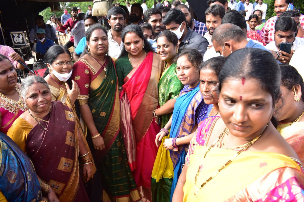 DamodarPasham's tweet photo. @RaoKavitha 
Thankyou for your precious time 
To be spent with us at @Ramoji_FilmCity 
Regarding #Bathukama celebrations 
In presence of 
Ibrahimpatnam constitution councillors 
@ManchireddyTRS 
@ManchireddyB https://t.co/n22WqSkSBu