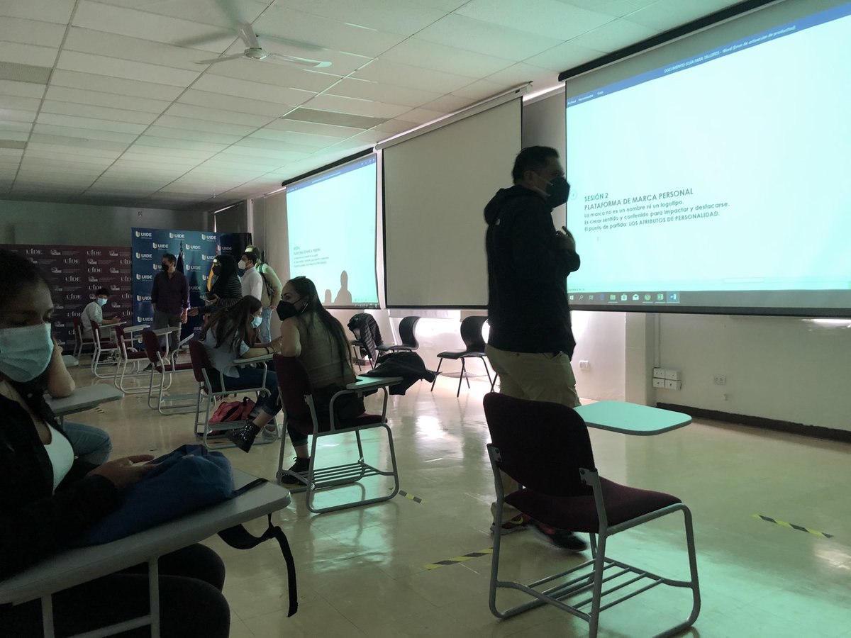 gcr_gabriela's tweet photo. Conferencias en el taller de personal branding de la UIDE 🥳. @ComUide #mefuiavolver https://t.co/4R4AqhOKrh