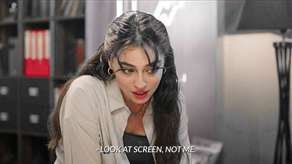 Meeshaak's tweet photo. - “Look at screen, not me”❤✨
{#BahtOyunu • #AdBor • #AyCem} https://t.co/IbgPxY6RjX