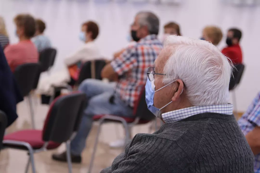 Ayer se proyectó la obra de teatro "Resistiré" 🎭

Desde FAMASA y Ficma queremos agradecer a la Asociación de Mayores Andariego de Huelva por colaborar con nosotros ✨

Gracias también a todas las personas que asistieron, ¡completamos el aforo! 👏🏼🎉

Os esperamos hoy, atentos! 😃