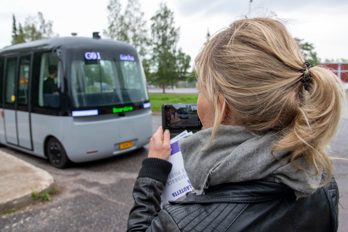 EspooEsbo's tweet image. Pyrimme edistämään robottibussien saamista osaksi joukkoliikennettä. Toteutamme yhdessä kolmen eri yrityksen kanssa kokeilun tai selvityksen automaattisen ja vähähiilisen liikenteen kehittämiseksi. Lue lisää uutisesta: espoo.fi/fi/uutiset/202… #6Aika #Liikennehubit #Robottibussi