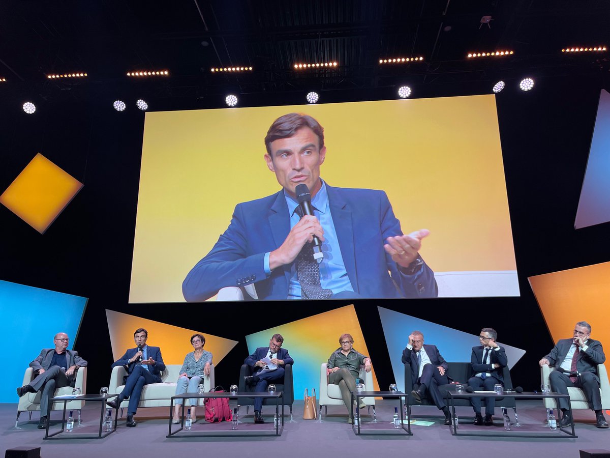En direct de la plénière du #CongresHlm : 
"Nous sommes des aménageurs de territoires. Cela implique d'être en capacité d'apporter des solutions d'habiter y compris dans les territoires les plus tendus" affirme <a href="/FredLavergne/">Frédéric Lavergne</a>