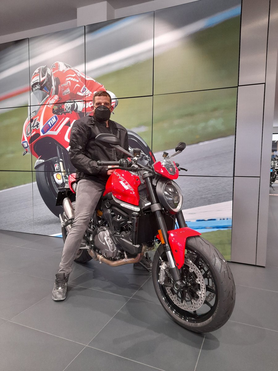 Aythami quería una naked deportiva para su carnet A2 y finalmente no se pudo resistir a esta preciosa Monster Red Plus. ❤️🏍