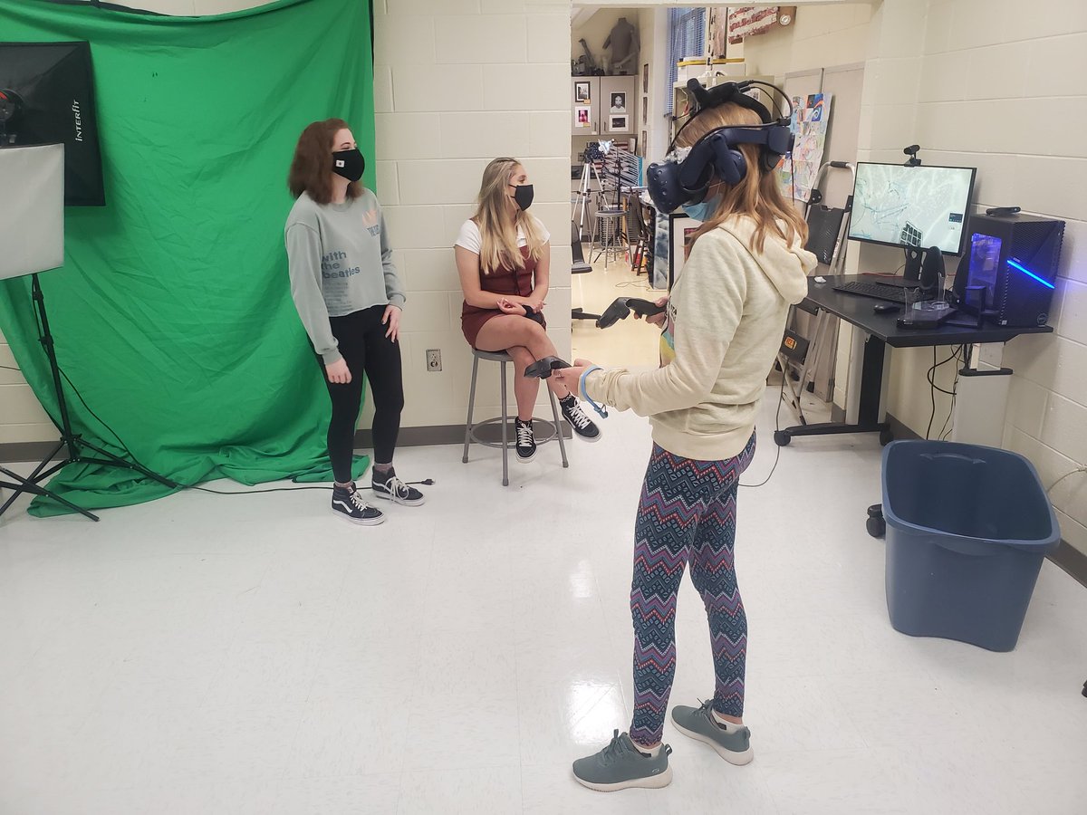 wirtart's tweet photo. Art students are exploring 3D drawing in virtual reality programs @PowhatanHS @PHSFineArt https://t.co/Bl5sxXUWtz
