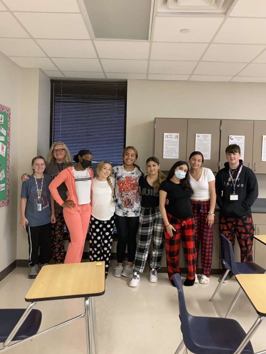 amariaatho's tweet photo. Jammy day 😎 @VictoriaISD #bob21 #VWHS https://t.co/76pnjALUNI