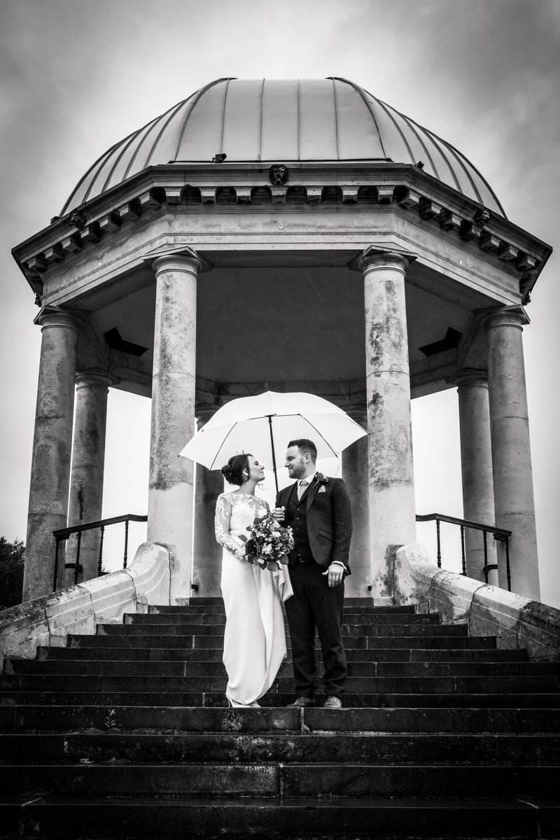 LauraYOM's tweet photo. Rain on your wedding day <3 https://t.co/piTvGTZqEa