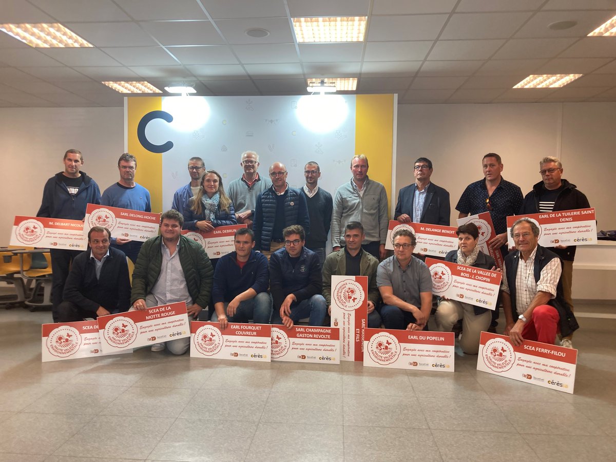 📜👏Ce midi c'est déroulée la remise des premières certifications Haute Valeur Environnementale à 39 exploitations agri/viti 🌾🍇du groupe <a href="/Coopceresia/">Cérèsia</a> , certifiées dans le cadre de la démarche collective.
#hve #environnement #accompagnement