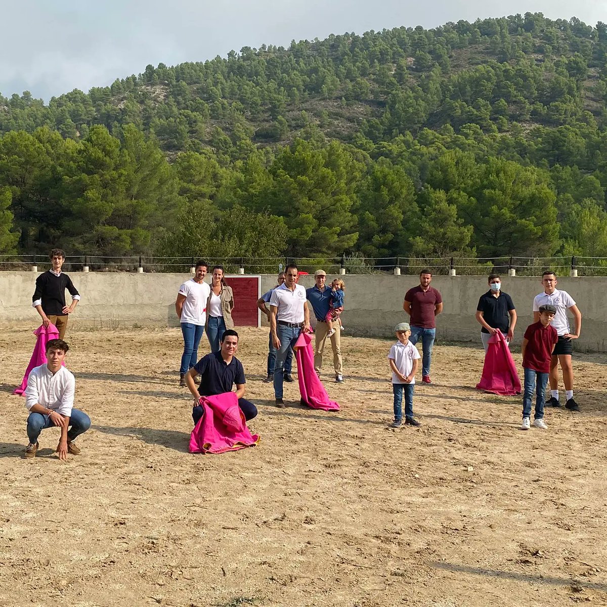 APTCalasparra's tweet photo. Vamos recuperando nuestra actividad como la de este pasado sábado, donde pudimos disfrutar de nuestro tradicional almuerzo campero pasando  una gran mañana con nuestros socios y amigos en la ganadería de El Rellano https://t.co/ZKCNn0ZJlU
