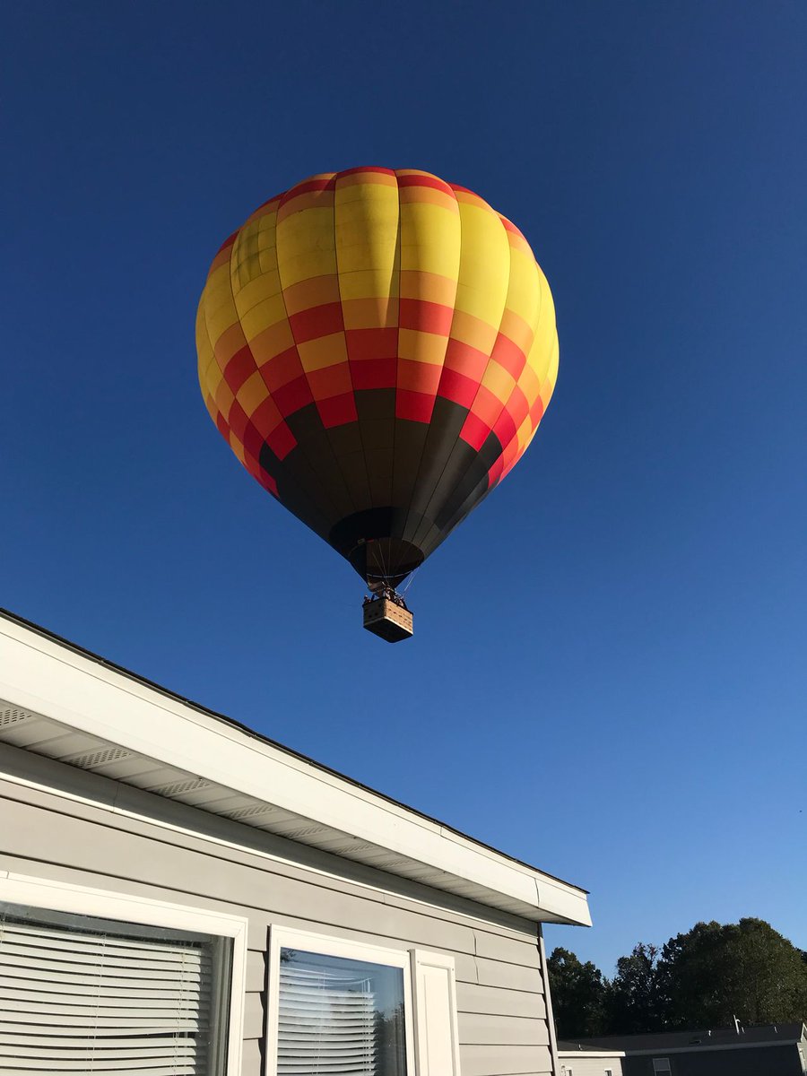 wwmtnews's tweet photo. How fun! Yesterday, Christina said she heard a torch sound and saw something yellow, so she ran outside and saw a hot air balloon close to her house!

Photo: Christina Hamacher https://t.co/7ZFq8BrWI4