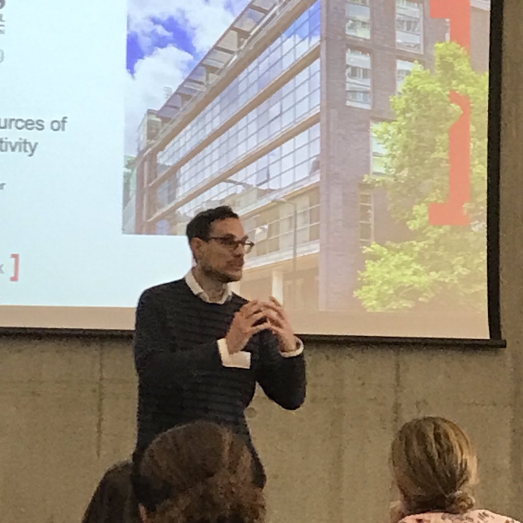 Tuukka_T's tweet image. Prof Stefan @HAEFLIGER giving a brilliant lecture on #collectivecreativity right now to our curious @maim_csm innovation management students at @csm_news @UAL: “to be/remain creative, follow up on surprises, anomalies &amp;amp; irritations”. @BayesBSchool @UCLSTEaPP