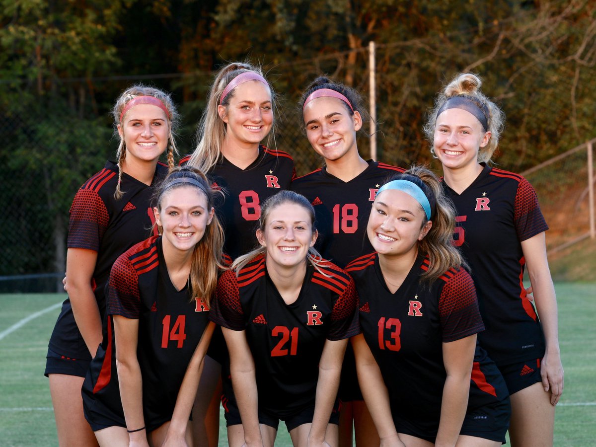 THANK YOU to the all families, friends, and favorite teachers that came out to celebrate these amazing SENIORS!  ✨ 2022 ✨