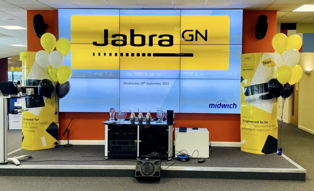MidwichLtd's tweet photo. 𝗪𝗛𝗔𝗧 𝗔 𝗗𝗔𝗬! The buzz in HQ has been electric, it feels so good to be back! ⚡️💜
A huge thanks to our new partner @JabraBusiness - this launch day will take some beating! 💛🖤#avtweeps #officebuzz #partnership https://t.co/bCobwsABDA