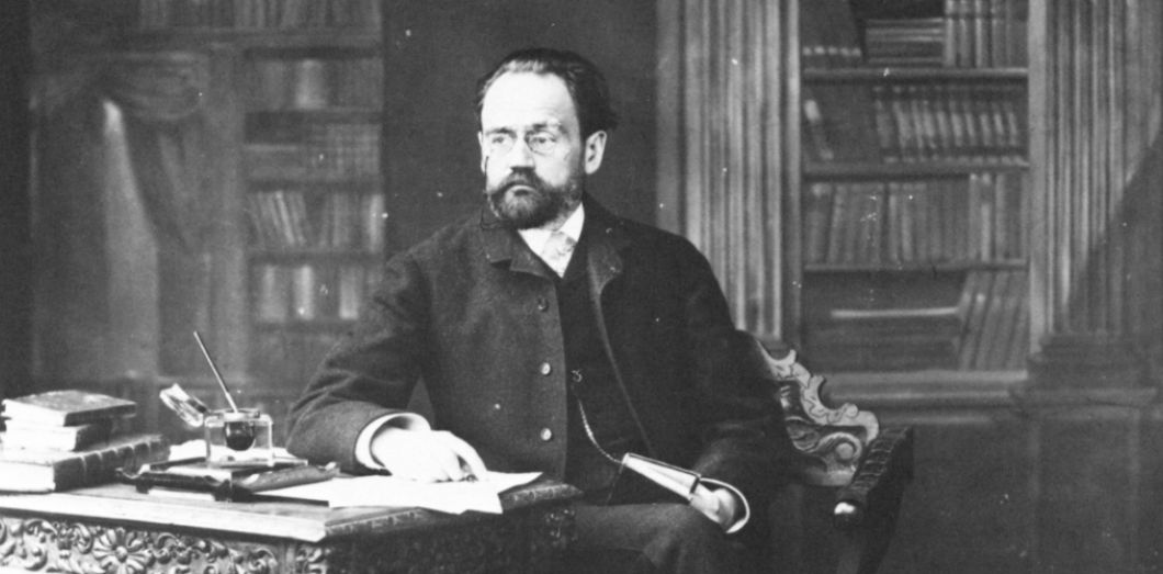 FRENCY_Learning's tweet image. 119 years ago famous french writer Émile Zola died. Born on April 2nd 1840, he didn’t complete the Baccalauréat but he became a very popular writer.
Some of his novels are:
- L'Assommoir
- Au Bonheur des Dames
- Germinal
- J'accuse… !
#Zola #writer #author #french #France #FLE