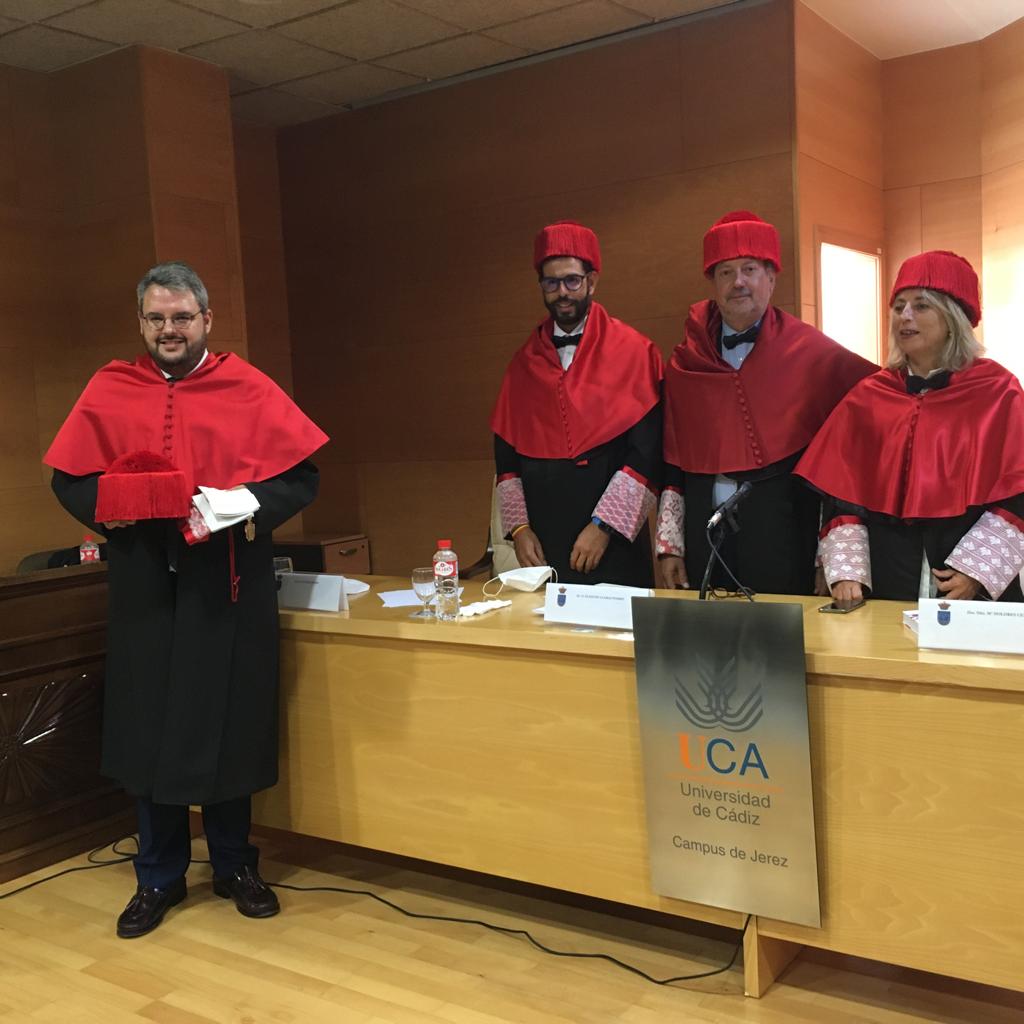 👨🏽‍🎓 Felicidades a nuestro compañero J. Carlos Velasco Perdigones, por la defensa de su tesis doctoral "La responsabilidad civil del compliance officer" dirigida por @arturoalvaralar y <a href="/amalia_garr/">Amalia Blandino Garr</a> 

Gracias al tribunal formado por los Drs. Llamas Pombo, Cervilla y Barba.