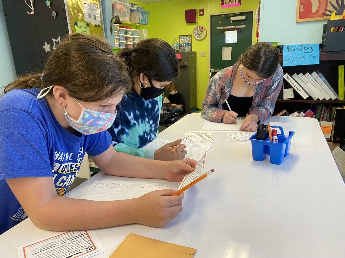 thompson_MES's tweet photo. Level 5 students working hard this morning in guided reading and on their pathways for their reading scales! @mrsmccallbronco @MorganBroncos https://t.co/pt0f5Xlb16