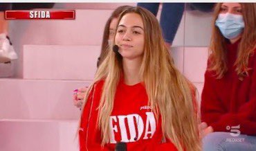labiondadentroo's tweet photo. produzione se non sai su chi fare i day time ecco dei CASUALISSIMI esempi #Amici21 https://t.co/jVuZsE2BKi