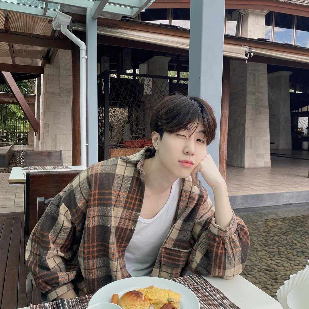 BESTvvVNF's tweet photo. 290921 | @vittawinbest IG UPDATE
#verandaresort
.
#เบสวีวี
#vittawinbest
#หวานของเบส
#vitaminvittawin
#BESTvvVNF https://t.co/RoBlCojJY8