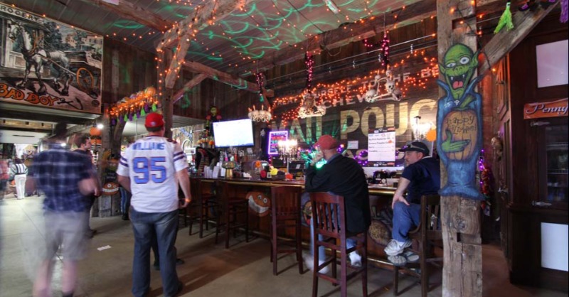 Send this tweet to someone who needs to know this...

Our Witches Brew Bar &amp; Cafe serves craft beer, wine &amp; Specialty Halloween drinks every weekend! 🍻