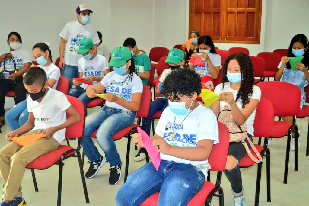 UniCaribe_'s tweet photo. La Escuela de Liderazgo #LIDERMAG de la IES @infotephvg, se desarrolló el taller denominado "El rol de la niñez en la construcción de paz". 👨🏻🤝👨🏽👨👦 https://t.co/DY4LTUyV1h
.
#InfotepCiénaga
#EducaciónSuperiorDeCalidadAlServicioDeLaGente https://t.co/XuBuStmRzi
