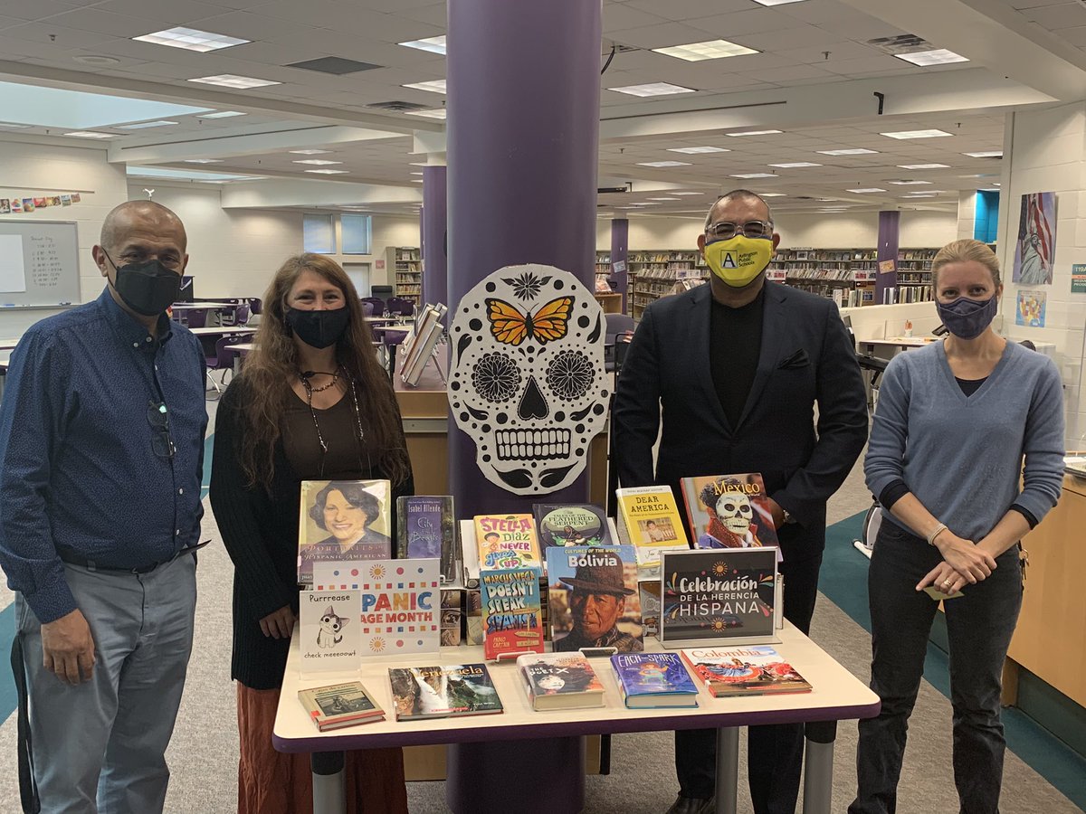 SuptDuran's tweet photo. While visiting @GunstonMS this morning, I had the opportunity to talk to Montessori staff and see English and reading classes in action. I also passed along a Hispanic Heritage Month proclamation from the Governor. https://t.co/M6IuQTIElw