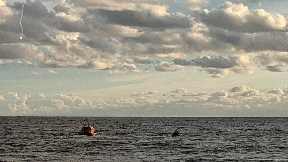 rnlistbees's tweet photo. Last night the volunteers from our flank station at Workington had the honour of scattering the ashes of our friend and colleague Jamie Lockie who died of Motor Neurone Disease (MND) in December 2019.
https://t.co/9TMIAb9NBD
#rnli #stbees https://t.co/mpI8edGUv8