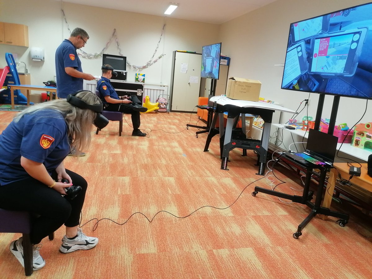 Vandaag, morgen, vrijdag en zaterdag de BV-themaweek in Drachten (<a href="/VakbekBRWFRL/">Vakbekwaamheid BRWFR</a>). Vijf scenario's onder de naam "It giet wer oan!". Een van de scenario's uiteraard weer uit de hoed van Virtueel3ND 😊. Weer een aantal bevelvoerders kennis gemaakt met de VR-bril. #XVR #virtueel