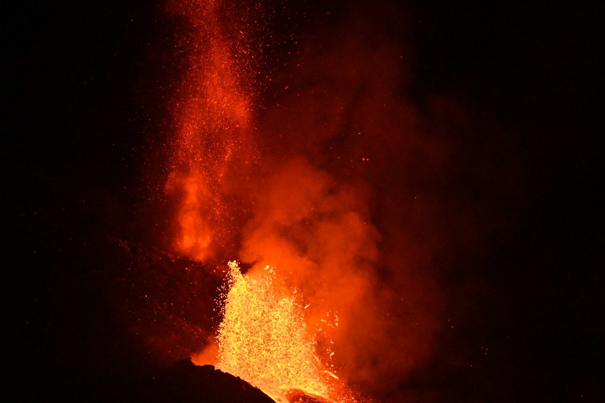 Mi solidaridad con todos los damnificados así como mi admiración por las miles de personas que están ayudando en estos momentos tan complicados para la población. 

Volcán “Cumbre Vieja” 27/IX/2021