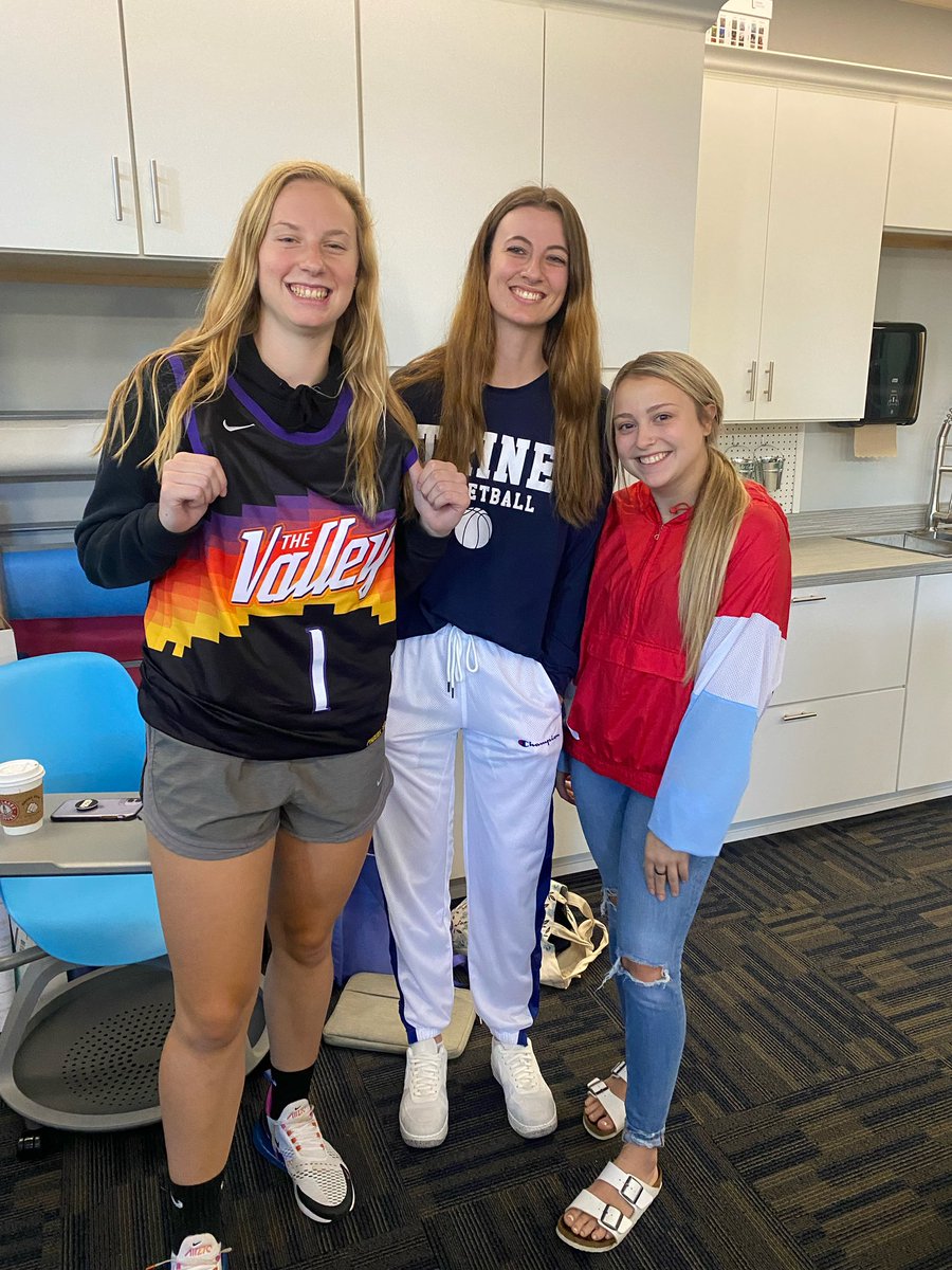tcbieniewicz's tweet image. Always want to wear a jersey to class, today was the perfect day for it. Wear what you want Wednesday! #SeniorFSOE #TeacherByTrine