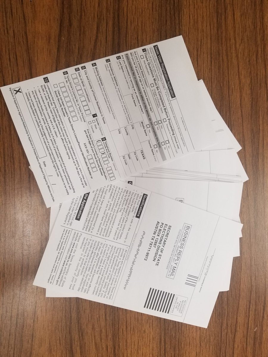 CoachCarp09's tweet photo. National voter registration day was yesterday and we filled out our first 30 applications for our seniors! #VoteReady @LHS_Leopards #LHSFutureFocus https://t.co/sKcffCwscD