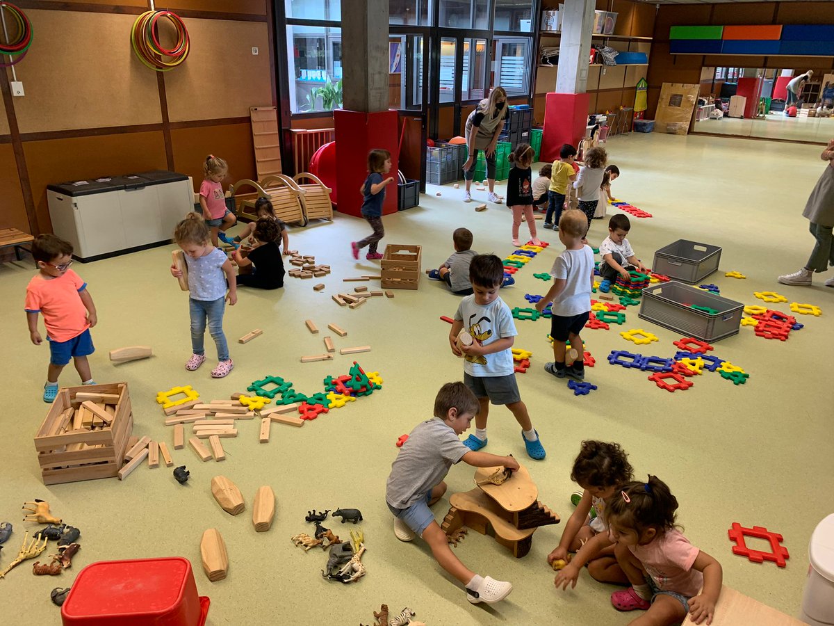 Aquesta setmana els nens i nenes de P3 Cargols han fet ambients de sorra i de construcció! Que bé ens ho passem!