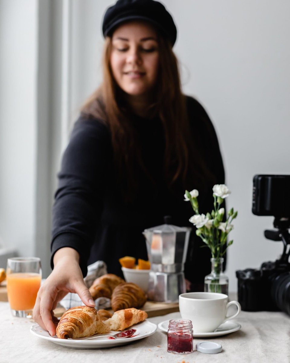 lmsomeco's tweet photo. Seuraa vain tuoksua 📷 Turun toimistollamme tämä on ihan arkea. Kuvaamme viikoittain jopa kymmeniä kuvia asiakkaidemme tarpeisiin.
#luovakumppani #LMSomeco #lmsomecostudio #markkinointi https://t.co/xaG2EudEiN