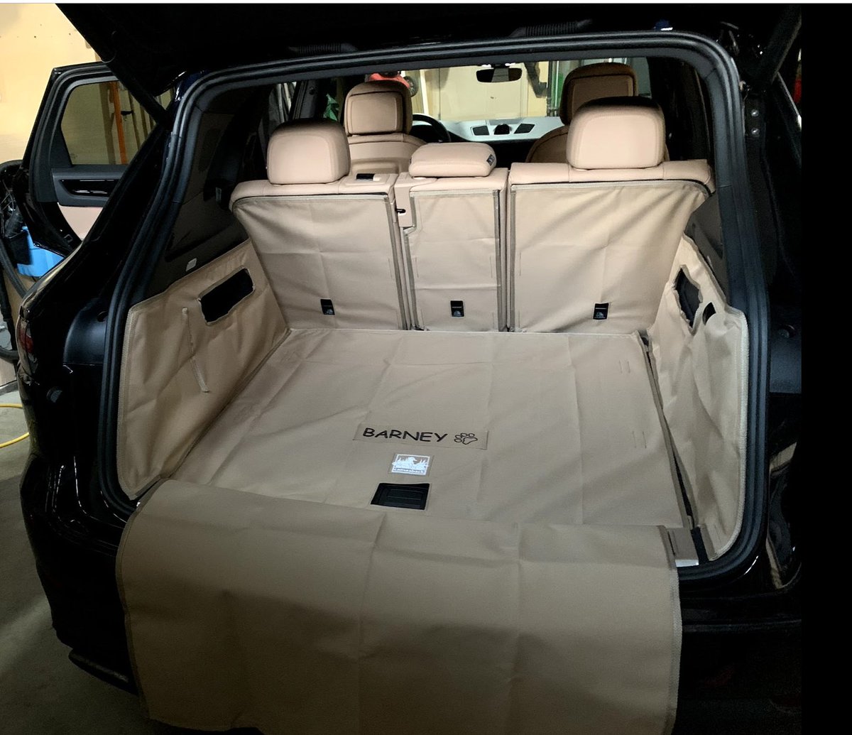 #TanTuesday!

Check out this luxurious cargo area for a Porsche Cayenne! Our mocha fabric is perfect for cream/tan interiors and makes this Cayenne look like it came from the factory!😍

#mycanvasback #porschecayenne #cayenne #taninteriors #vehicleprotection #porscheaccessories