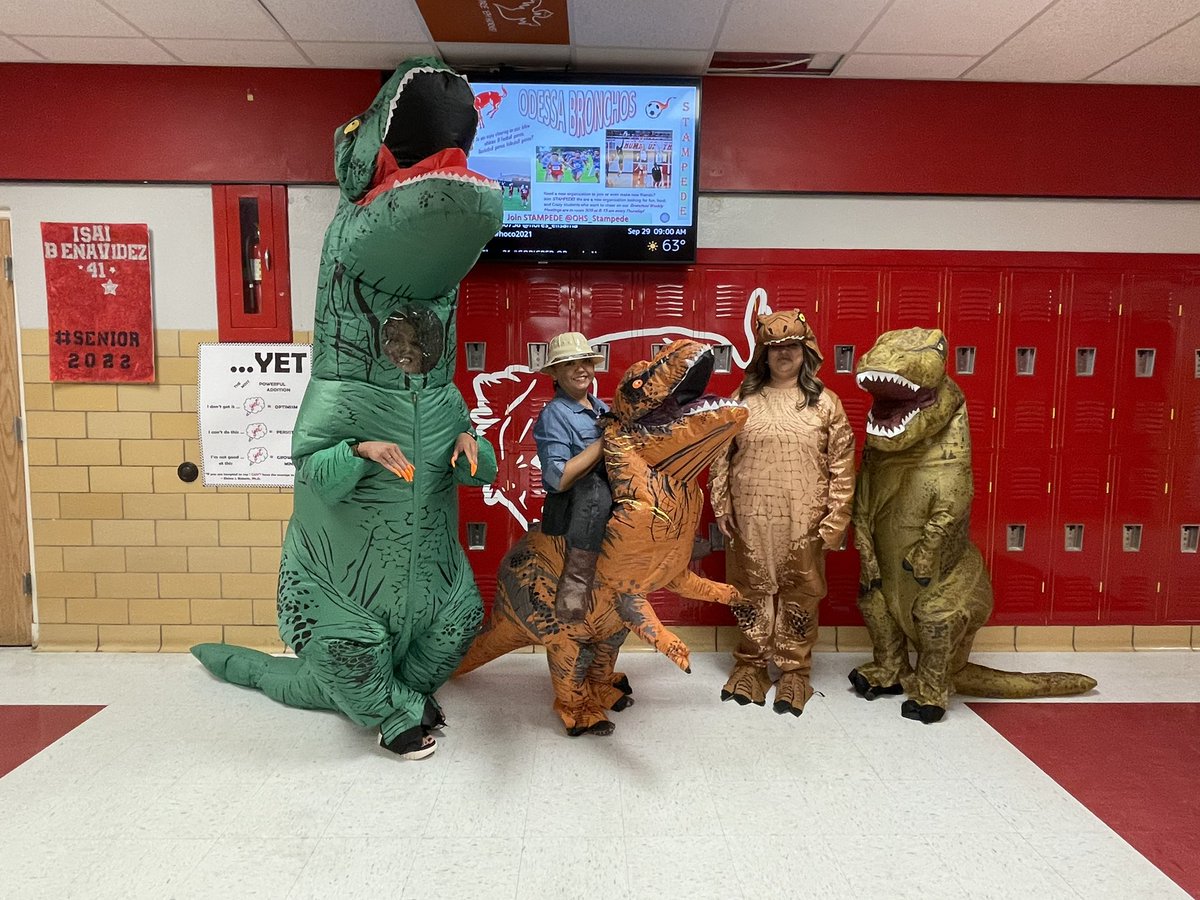 AvidBronchos's tweet photo. When they understood the assignment! @Corral3Ohs @BronchoNews @OhsStuco @BigRedBronchos WAAAAY BACK WEDNESDAY!!! 🦖🦕 https://t.co/9D8cJxDl3R