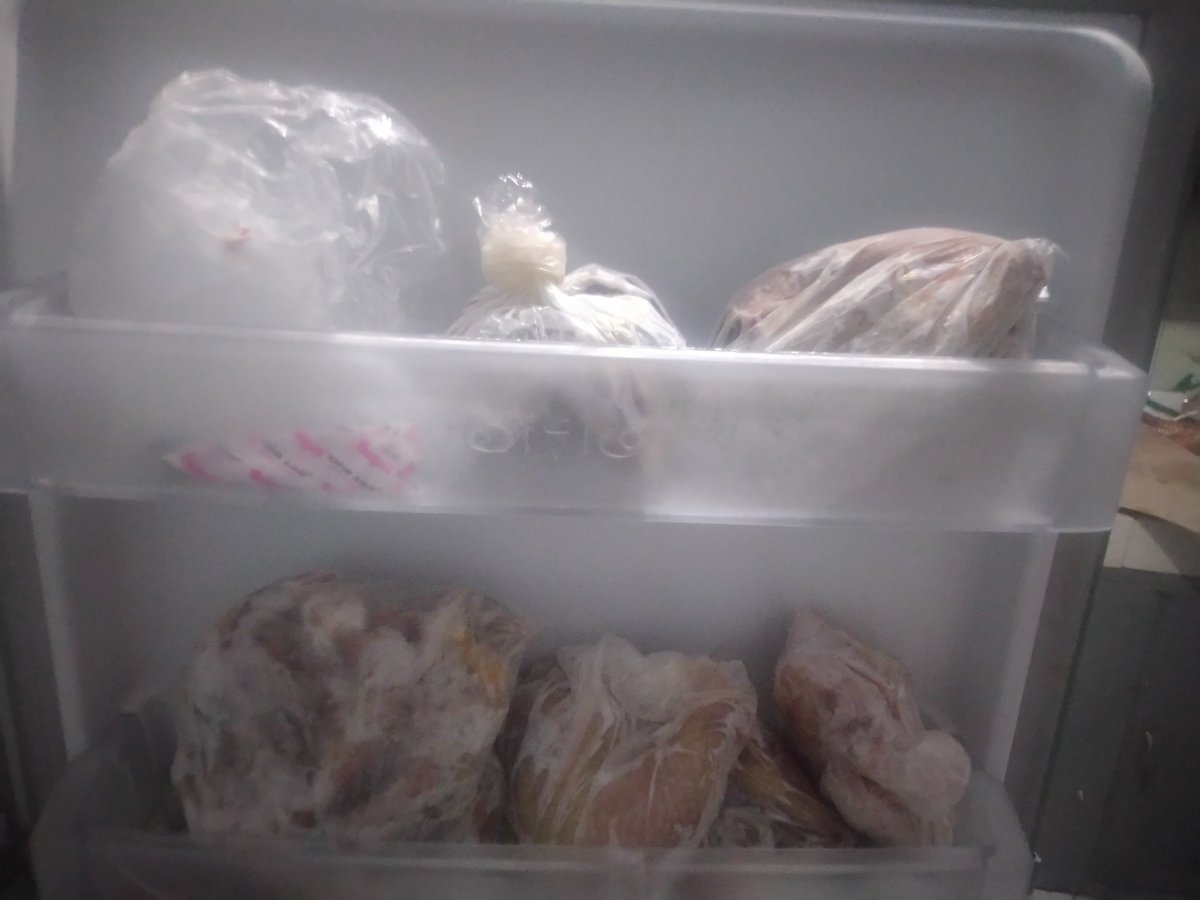 GerrardRangga's tweet photo. Day 21 Inside my fridge

Some meats and i dunno what it is🤔

#aphotoadayproject 
@miss_suntea https://t.co/g2OrD1yVPl