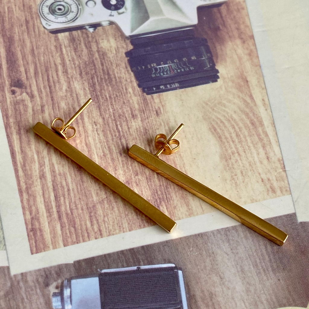 I am loving gold at the moment.  Must be because autumn is fast approaching??⁠
⁠
#GeometricEarrings⁠
#GoldEarrings⁠
#LongEarrings⁠
#BarEarrings⁠
#HandmadeJewellery⁠
#EthicalGifting⁠
#LondonJeweller⁠
#JewelleryAddict⁠
#MilinaLondon