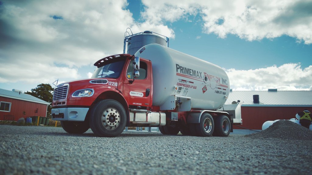 PrimemaxEnergy's tweet photo. As the weather cools down, we're gearing up to provide our customers with the best service possible. Contact us today at 1-800-377-1666 for all your propane needs! #propane #propanedistribution #propanedistributor #residential #commercial #agricultural #ayr #ayrontario #kwawesome https://t.co/SKy6vwbRYK