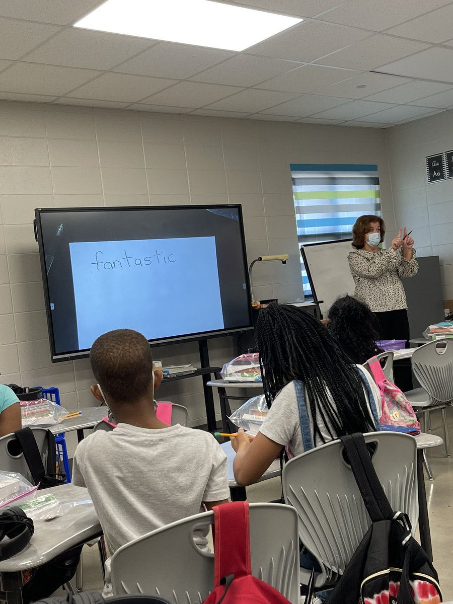 Syllabication at <a href="/Eagles_EIS/">Erwin Intermediate School</a> this morning! These rockstar students are reading multisyllabic words by learning these new strategies! <a href="/JefcoedK_5/">📚JEFCOED Elementary Curriculum K-5</a>