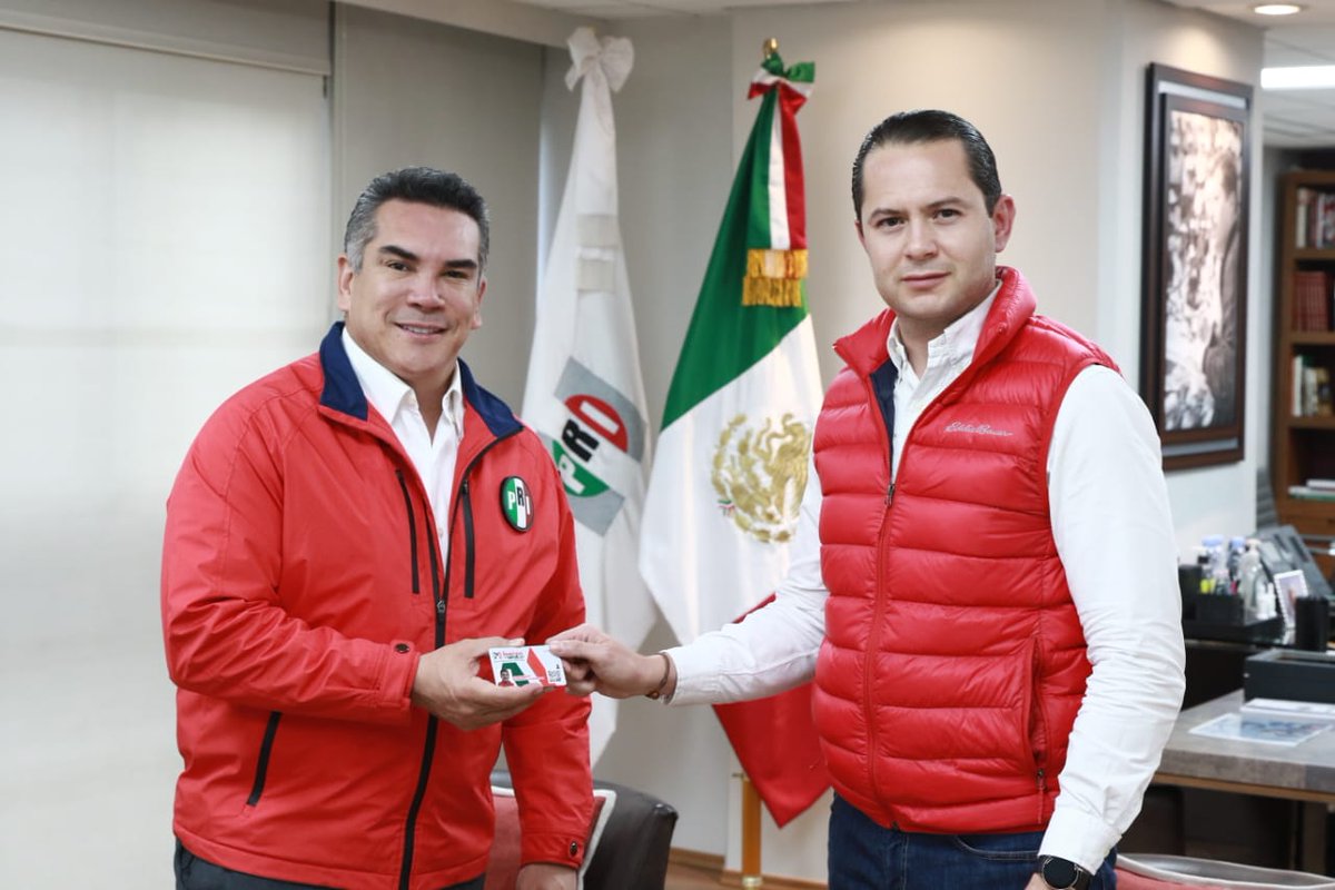 alitomorenoc's tweet photo. Hoy recibí mi nueva credencial del @PRI_Nacional, dando inicio a la Campaña Permanente de Afiliación y Refrendo que ha emprendido la @CNARPPRI y su Coordinador @JLVillalobosG. ¡Estaremos muy de cerca, visitando a nuestra militancia en todo el país! 🇲🇽✅ https://t.co/dAdmbB3LRs